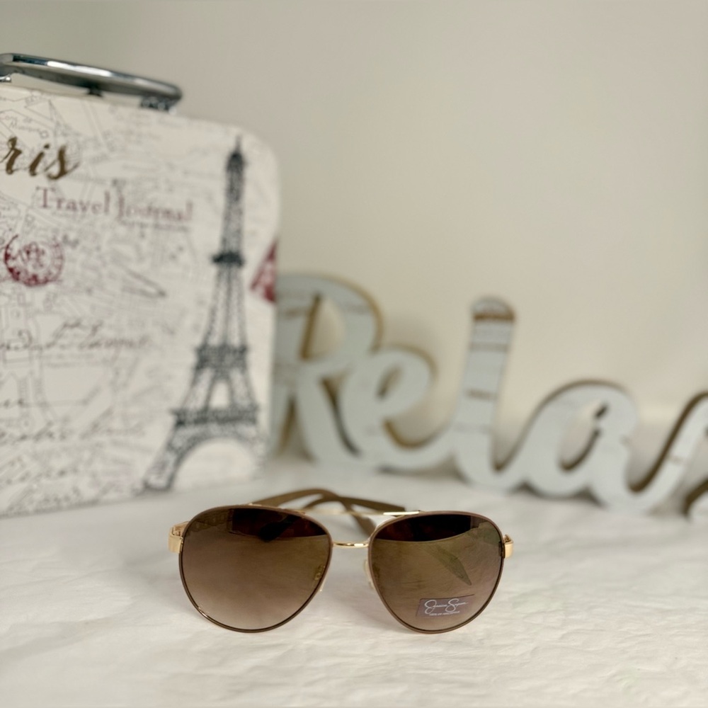 🌸JESSICA SIMPSON NWT aviator women’s Sunglasses.